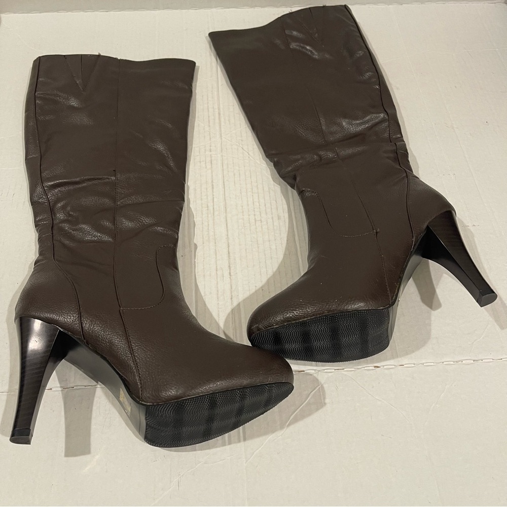 Women’s Reneeze Brown Faux Leather Heel Boots Size 7 US! - Picture 9 of 12